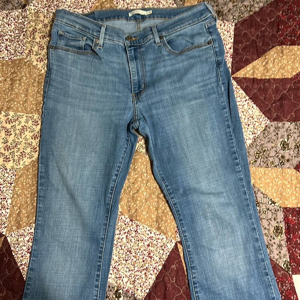 Women’s Levi jeans